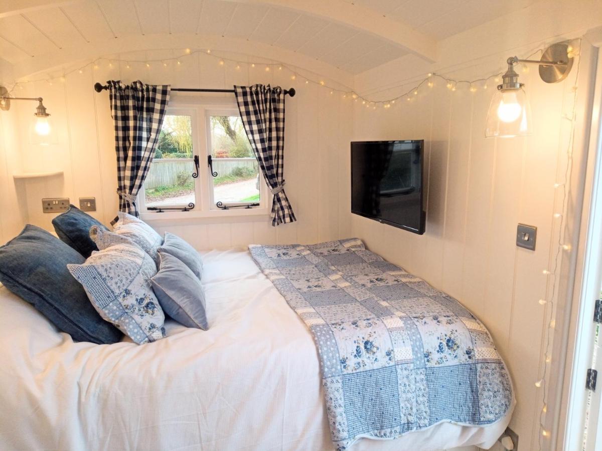 Yew Tree View Luxury Shepherd'S Hut Sturminster Newton Buitenkant foto